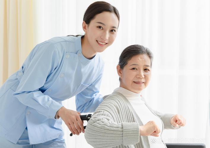 老人护理家政服务，如何选择专业可靠的人员？