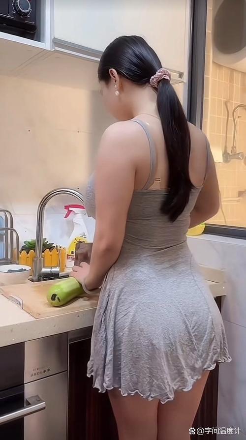 “爆乳家政妇的肉感身材如何影响服务体验?揭秘背后真相”