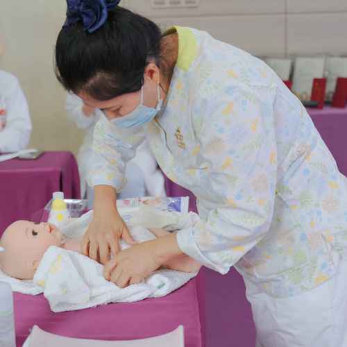“家政母婴服务哪家好?如何选择靠谱的月嫂和育儿嫂?”