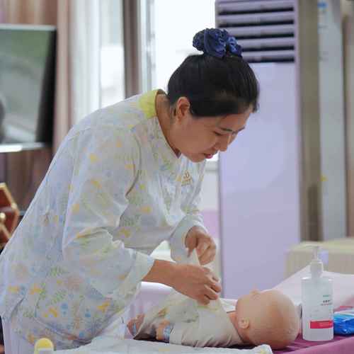“家政母婴服务哪家好?如何选择靠谱的月嫂和育儿嫂?”