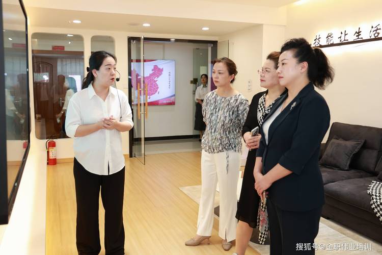 开家政公司风险大吗？新手需避开哪些坑？